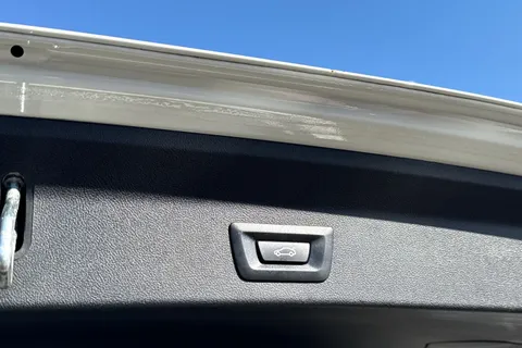 YE69RFN BMW X3 2.0 20d M Sport Auto xDrive Euro 6 (s/s) 5dr Thumbnail #42