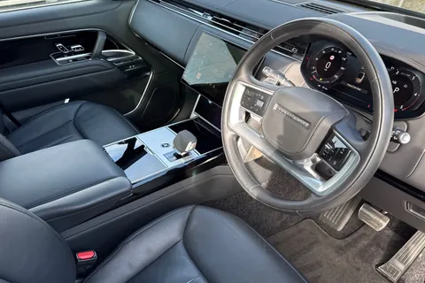 32 of 51 for Land Rover Range Rover 3.0 D300 HSE 5dr