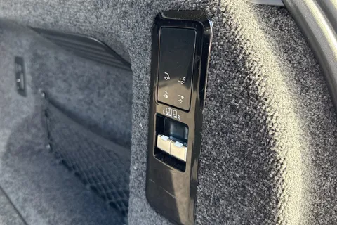 35 of 51 for Land Rover Range Rover 3.0 D300 HSE 5dr