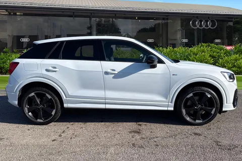 DG23BYL Audi Q2 Black Edition 35 TFSI  150 PS S tronic Thumbnail #4