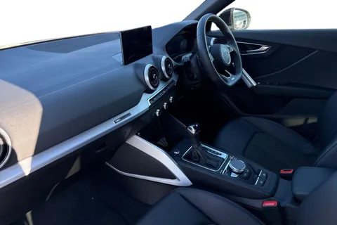 DG23BYL Audi Q2 Black Edition 35 TFSI  150 PS S tronic Thumbnail #16