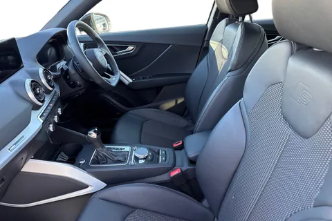 DG23BYL Audi Q2 Black Edition 35 TFSI  150 PS S tronic Thumbnail #17