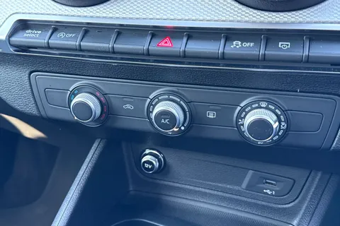 DE22XLL Audi Q2 Sport 35 TFSI  150 PS 6-speed Thumbnail #23