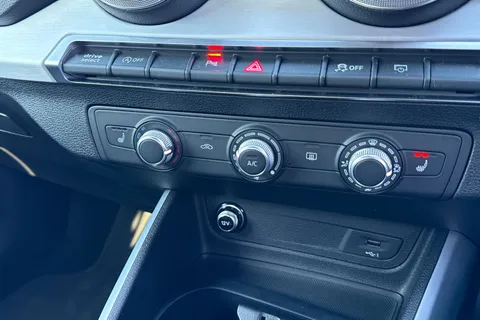 DG23BYL Audi Q2 Black Edition 35 TFSI  150 PS S tronic Thumbnail #23