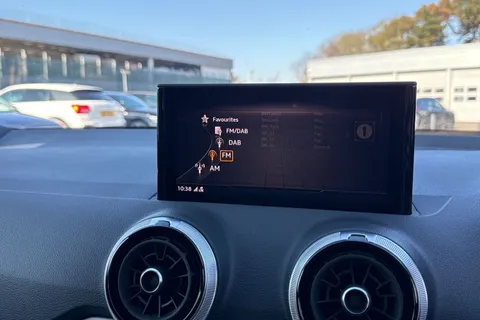 DG23BYL Audi Q2 Black Edition 35 TFSI  150 PS S tronic Thumbnail #39