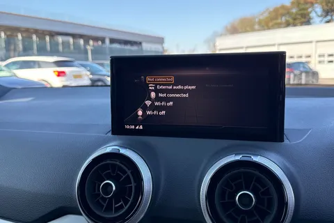 DG23BYL Audi Q2 Black Edition 35 TFSI  150 PS S tronic Thumbnail #41