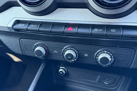 DE22XLL Audi Q2 Sport 35 TFSI  150 PS 6-speed Thumbnail #44