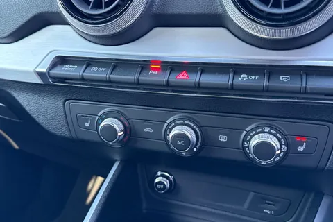 DG23BYL Audi Q2 Black Edition 35 TFSI  150 PS S tronic Thumbnail #47