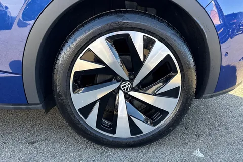 DE25ZNN Volkswagen ID.5 128kW Max Pro 77kWh 5dr Auto | Rear Camera | Heat Pump Thumbnail #12
