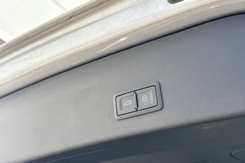 LB18BKU Audi A6 Avant 2.0 TDI ultra Black Edition S Tronic Euro 6 (s/s) 5dr Thumbnail #28