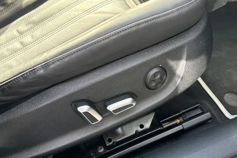 LB18BKU Audi A6 Avant 2.0 TDI ultra Black Edition S Tronic Euro 6 (s/s) 5dr Thumbnail #46