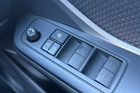 WF23VLS Toyota C-Hr 1.8 VVT-h Icon CVT Euro 6 (s/s) 5dr Thumbnail #34