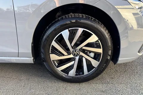DC25XEE Volkswagen Golf 1.4 TSI eHybrid Style 5dr DSG |  High Beam Assist | Keyless-Go Thumbnail #10