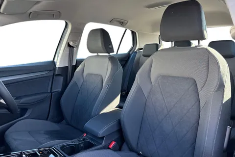 DC25XEE Volkswagen Golf 1.4 TSI eHybrid Style 5dr DSG |  High Beam Assist | Keyless-Go Thumbnail #16