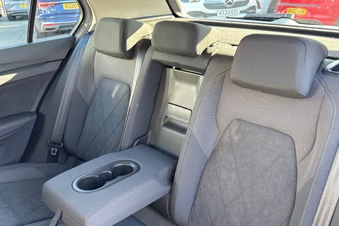 DC25XEE Volkswagen Golf 1.4 TSI eHybrid Style 5dr DSG |  High Beam Assist | Keyless-Go Thumbnail #19