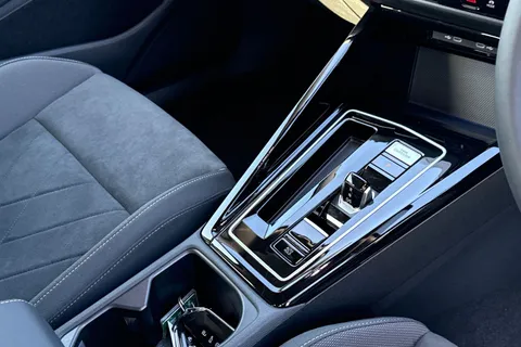 DC25XEE Volkswagen Golf 1.4 TSI eHybrid Style 5dr DSG |  High Beam Assist | Keyless-Go Thumbnail #23