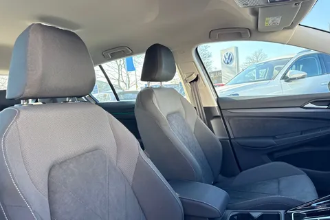 DC25XEE Volkswagen Golf 1.4 TSI eHybrid Style 5dr DSG |  High Beam Assist | Keyless-Go Thumbnail #24