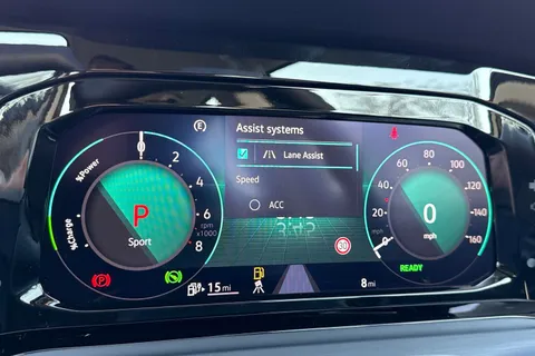 DC25XEE Volkswagen Golf 1.4 TSI eHybrid Style 5dr DSG |  High Beam Assist | Keyless-Go Thumbnail #26