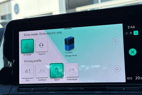 DC25XEE Volkswagen Golf 1.4 TSI eHybrid Style 5dr DSG |  High Beam Assist | Keyless-Go Thumbnail #33