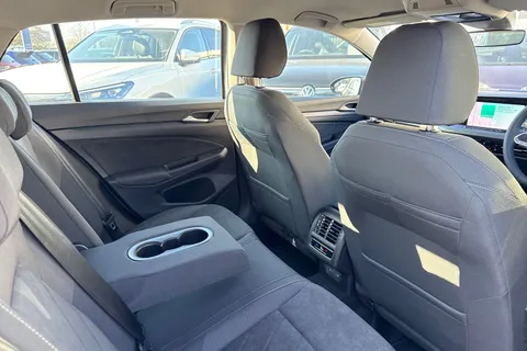 DC25XEE Volkswagen Golf 1.4 TSI eHybrid Style 5dr DSG |  High Beam Assist | Keyless-Go Thumbnail #36