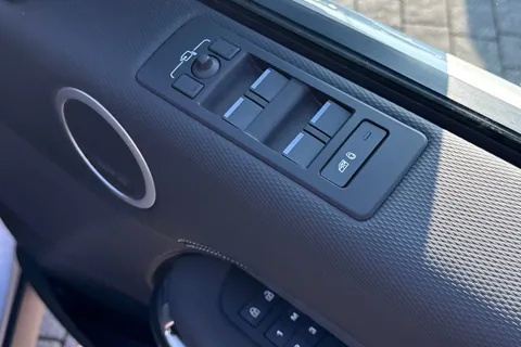 KO73MYL Land Rover Discovery 3.0 D300 Dynamic HSE 5dr Thumbnail #26