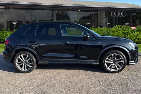 DE22EZX Audi Q3 Black Edition 35 TFSI 150 PS 6-speed Thumbnail #4