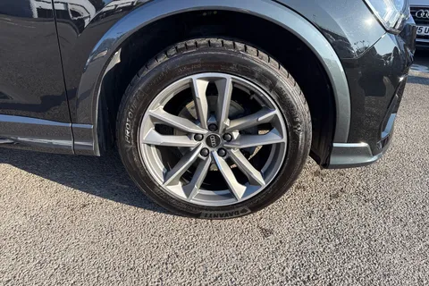 DE22EZX Audi Q3 Black Edition 35 TFSI 150 PS 6-speed Thumbnail #10
