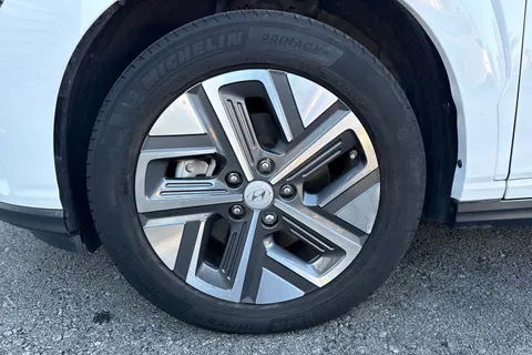 CX23YWE Hyundai Kona 39kWh Premium Auto 5dr (10.5kW Charger) Thumbnail #13