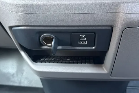 KM75XPL Volkswagen E-Transporter 160kW 65kWh Commerce Pro Kombi Van Auto Thumbnail #55