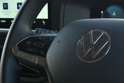 KM75XPL Volkswagen E-Transporter 160kW 65kWh Commerce Pro Kombi Van Auto Thumbnail #60