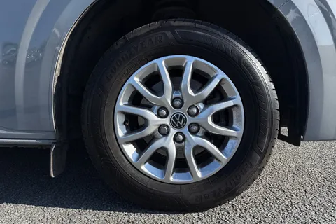 DG75BXY Volkswagen Transporter 2.0 TDI 110 Commerce Pro Van Thumbnail #11