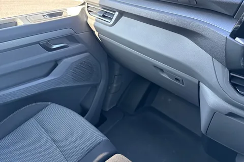 DG75BXY Volkswagen Transporter 2.0 TDI 110 Commerce Pro Van Thumbnail #21