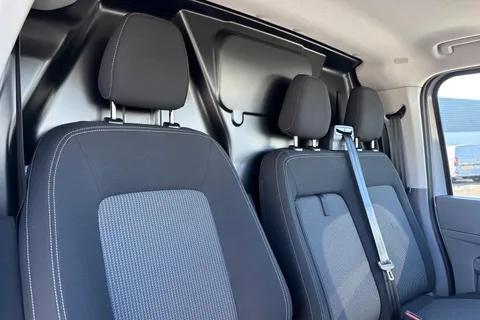 DG75BXY Volkswagen Transporter 2.0 TDI 110 Commerce Pro Van Thumbnail #25