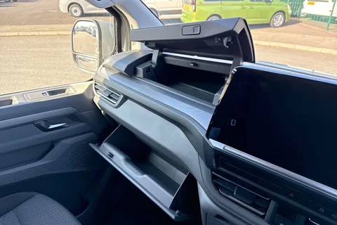 DG75BXY Volkswagen Transporter 2.0 TDI 110 Commerce Pro Van Thumbnail #37