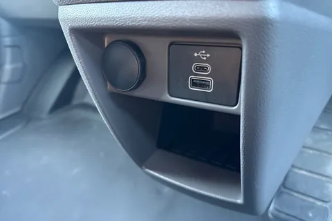 DG75BXY Volkswagen Transporter 2.0 TDI 110 Commerce Pro Van Thumbnail #40