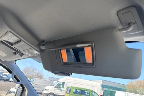 DG75BXY Volkswagen Transporter 2.0 TDI 110 Commerce Pro Van Thumbnail #47