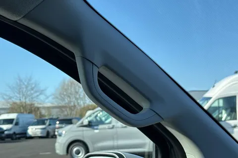 DG75BXY Volkswagen Transporter 2.0 TDI 110 Commerce Pro Van Thumbnail #49