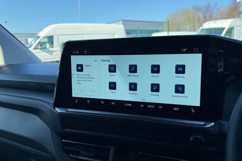 DG75BXY Volkswagen Transporter 2.0 TDI 110 Commerce Pro Van Thumbnail #54