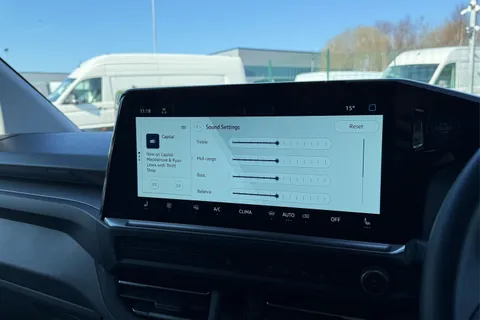 DG75BXY Volkswagen Transporter 2.0 TDI 110 Commerce Pro Van Thumbnail #57