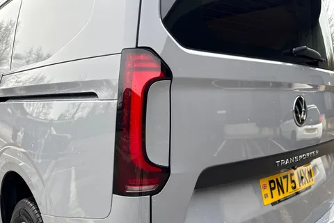 PN75MXM Volkswagen Transporter 2.0 TDI 150 Commerce Pro Van Thumbnail #8
