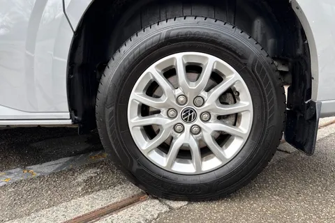 PN75MXM Volkswagen Transporter 2.0 TDI 150 Commerce Pro Van Thumbnail #12