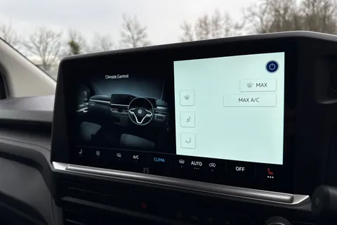 PJ25UUL Volkswagen Transporter 2.0 TDI 110 Commerce Pro Van Thumbnail #22