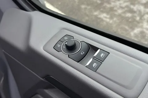 PN75MXM Volkswagen Transporter 2.0 TDI 150 Commerce Pro Van Thumbnail #21