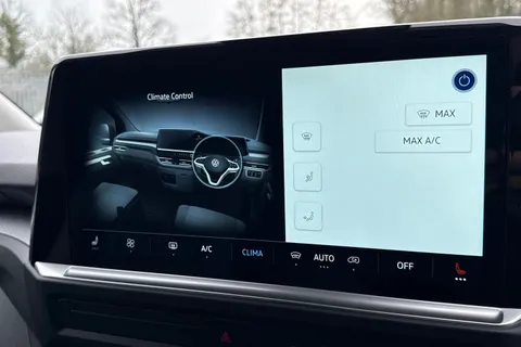 PN75MXM Volkswagen Transporter 2.0 TDI 150 Commerce Pro Van Thumbnail #22