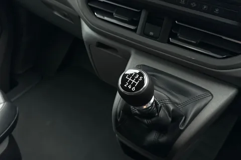 PN75MXM Volkswagen Transporter 2.0 TDI 150 Commerce Pro Van Thumbnail #23