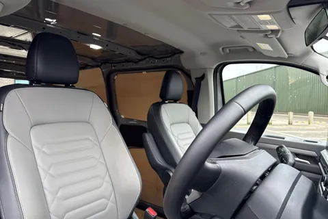 PN75MXM Volkswagen Transporter 2.0 TDI 150 Commerce Pro Van Thumbnail #24