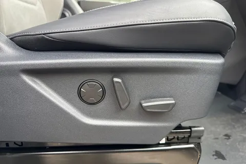 PN75MXM Volkswagen Transporter 2.0 TDI 150 Commerce Pro Van Thumbnail #27