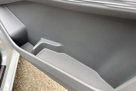 PN75MXM Volkswagen Transporter 2.0 TDI 150 Commerce Pro Van Thumbnail #29