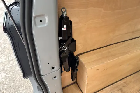 PN75MXM Volkswagen Transporter 2.0 TDI 150 Commerce Pro Van Thumbnail #33