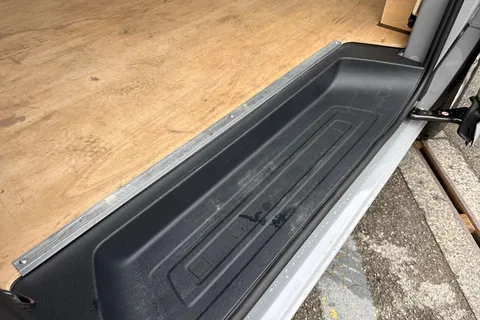 PN75MXM Volkswagen Transporter 2.0 TDI 150 Commerce Pro Van Thumbnail #35